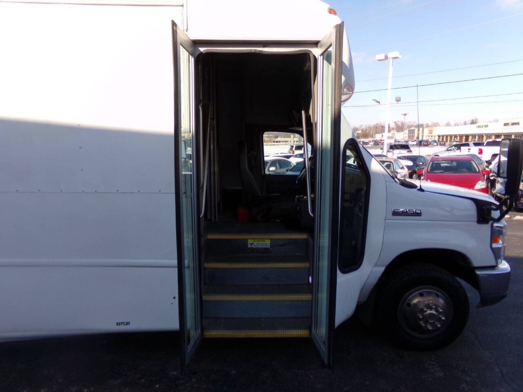 2019 Ford E-Series Image 20