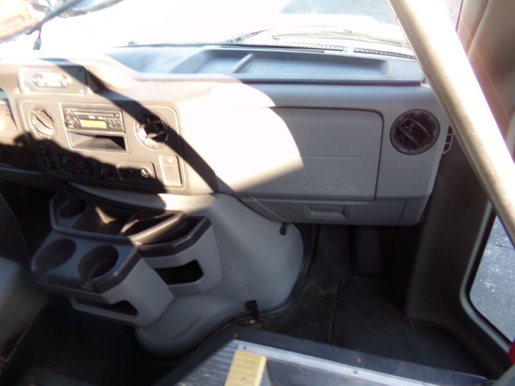 2019 Ford E-Series Image 23