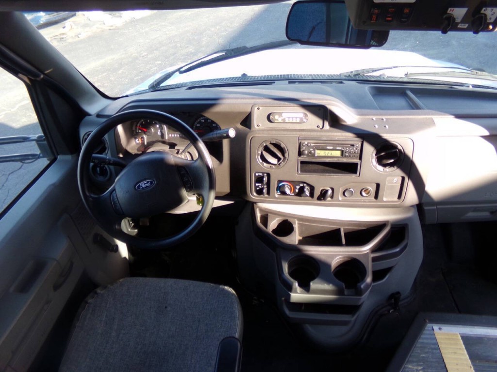 2019 Ford E-Series Image 25