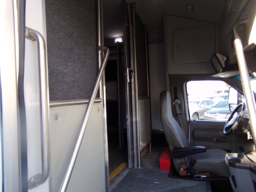 2019 Ford E-Series Image 36