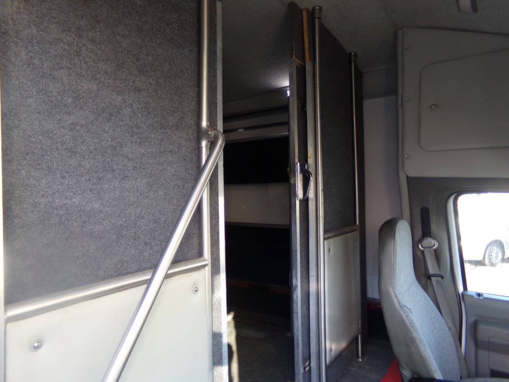 2019 Ford E-Series Image 37