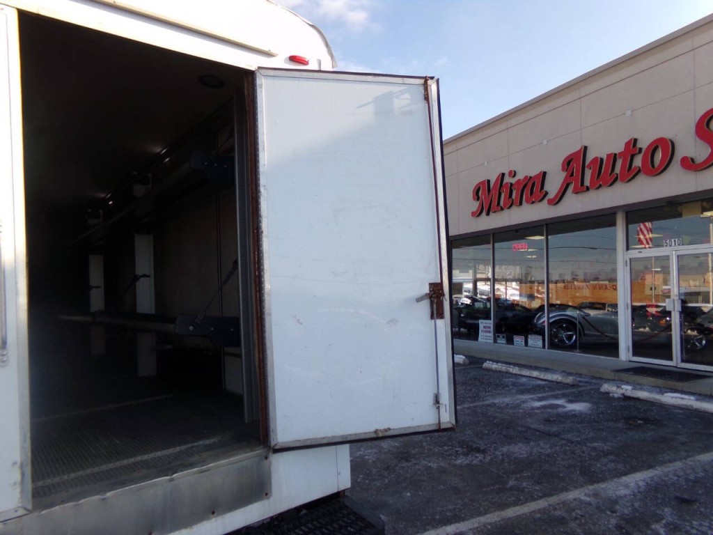 2019 Ford E-Series Image 40