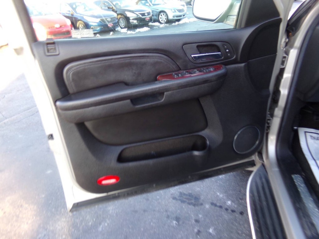 2007 Cadillac Escalade Image 12