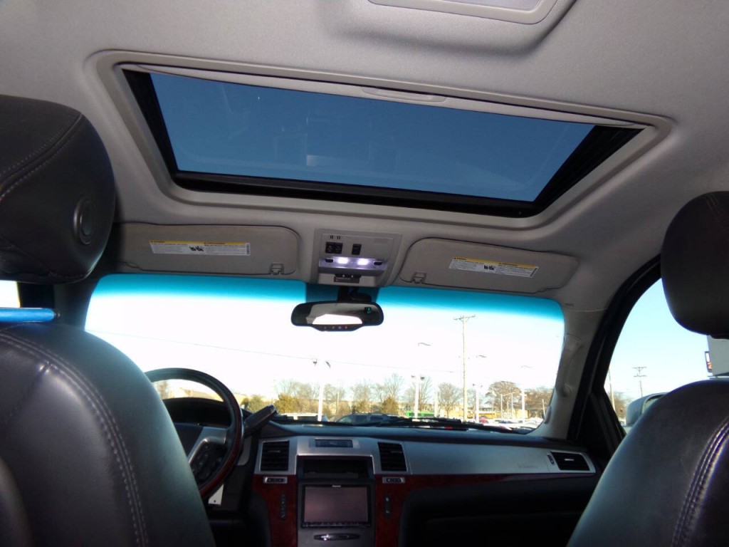 2007 Cadillac Escalade Image 19