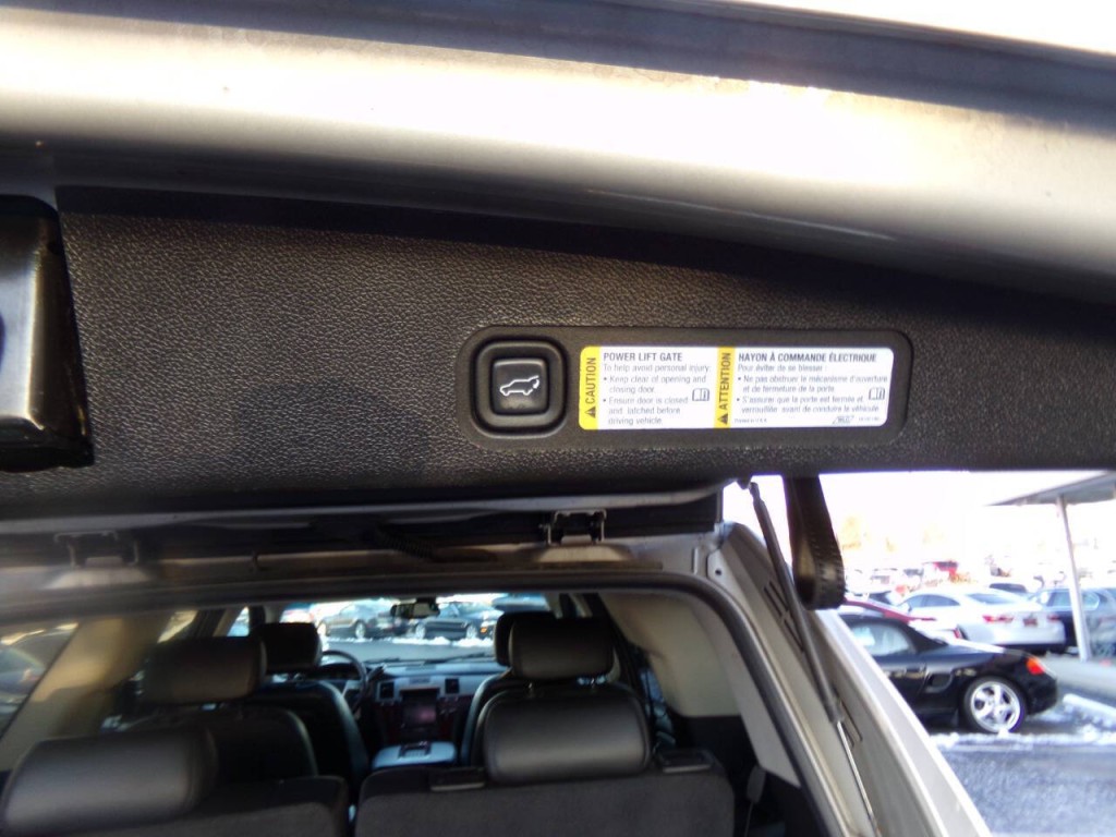 2007 Cadillac Escalade Image 23