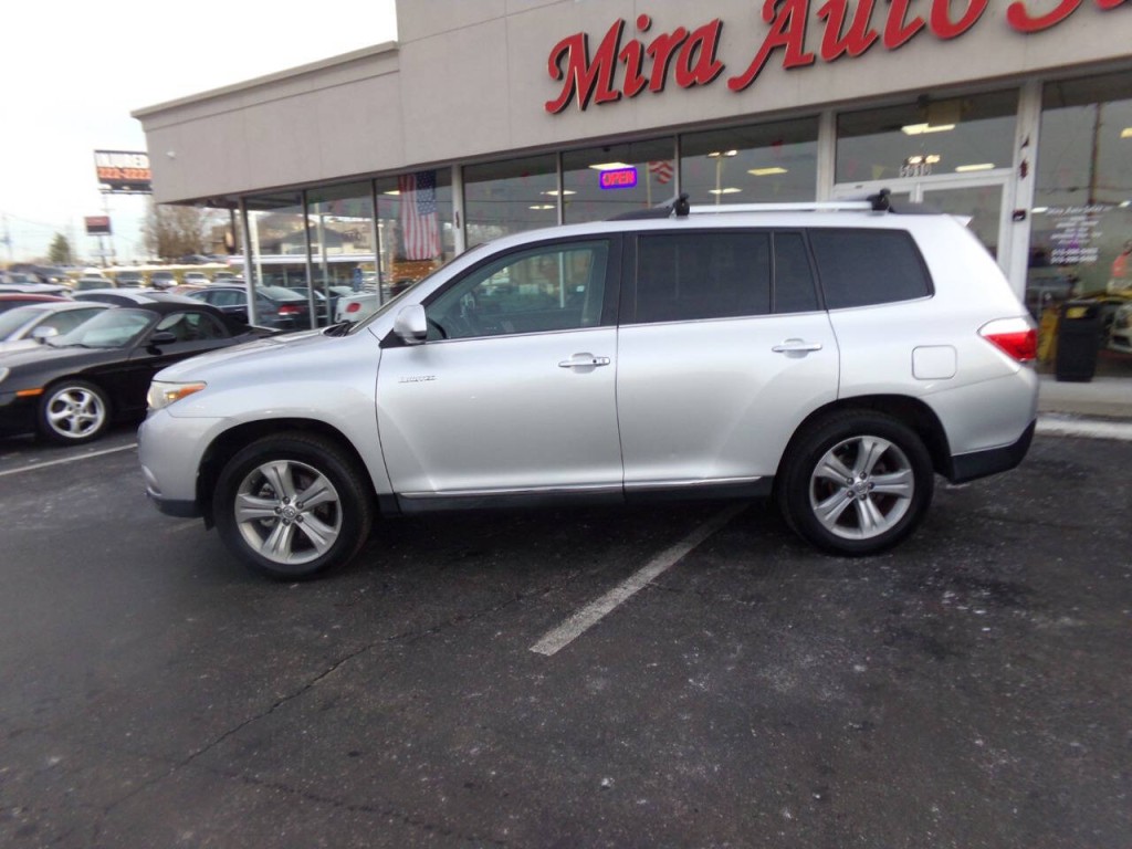 2013 Toyota Highlander Image 2