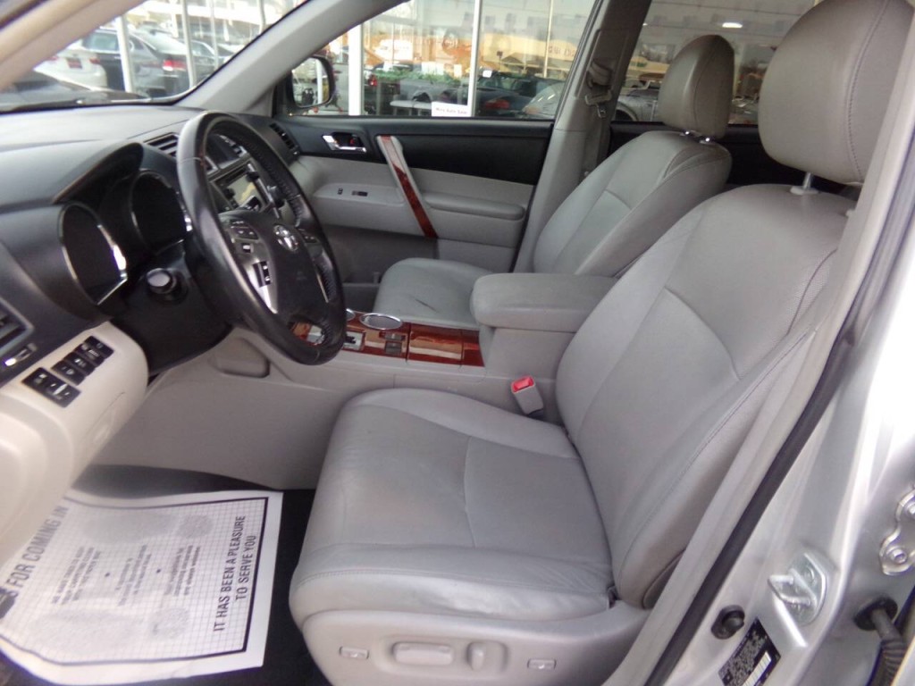 2013 Toyota Highlander Image 8