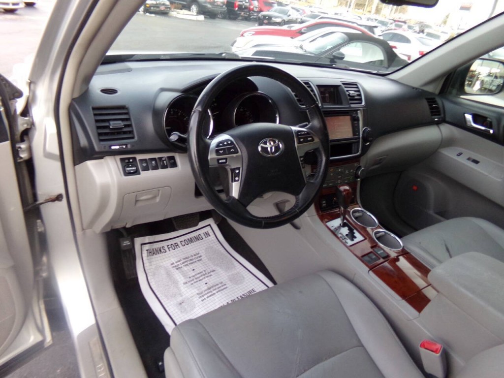 2013 Toyota Highlander Image 10