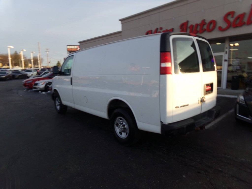 2015 Chevrolet Express Image 2
