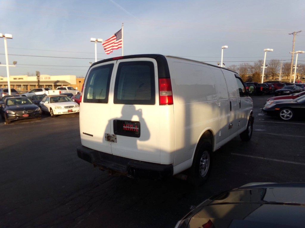 2015 Chevrolet Express Image 4
