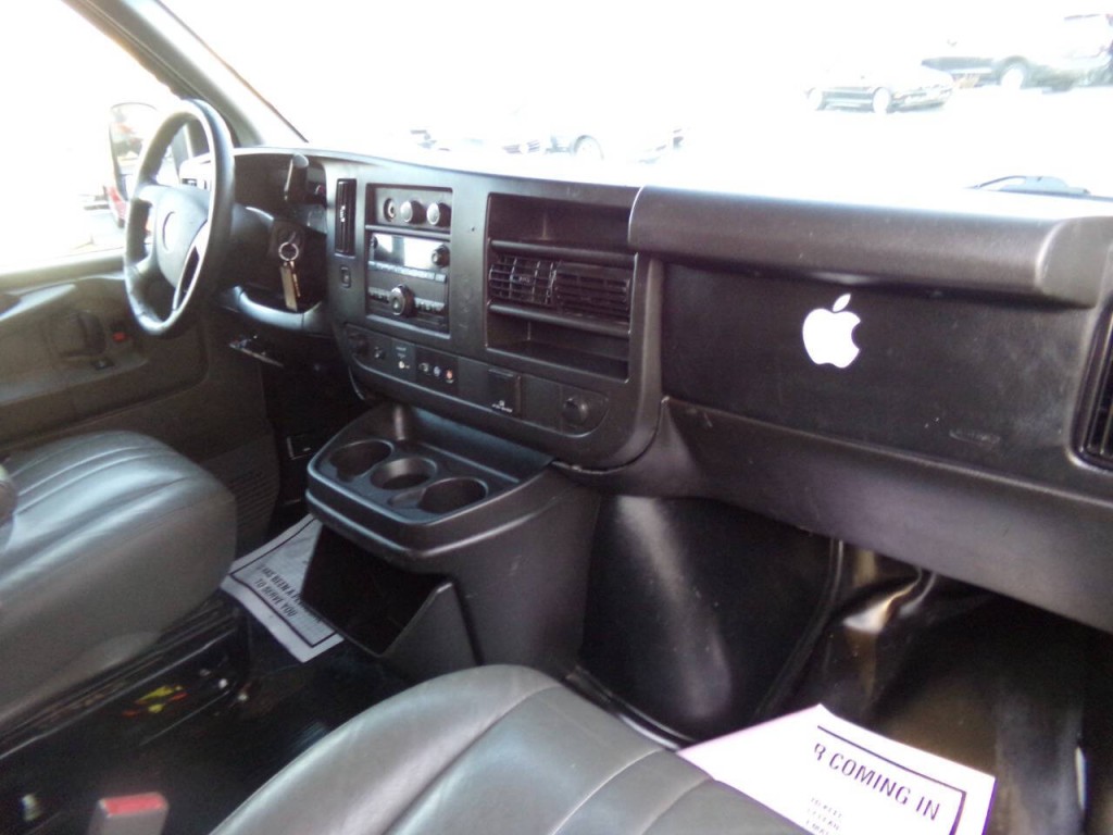2015 Chevrolet Express Image 6