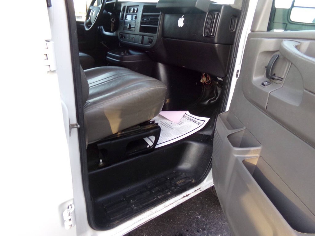 2015 Chevrolet Express Image 9
