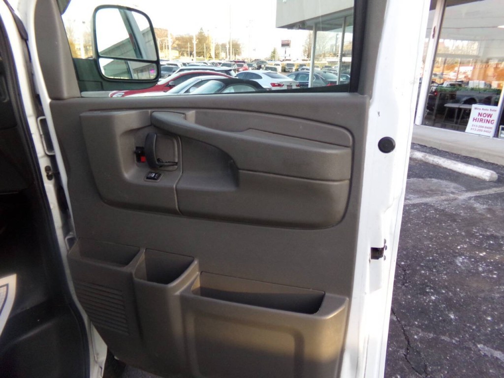 2015 Chevrolet Express Image 10