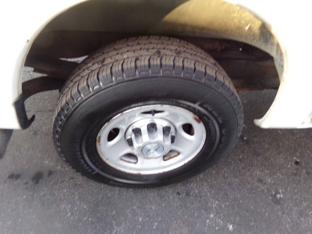 2015 Chevrolet Express Image 12