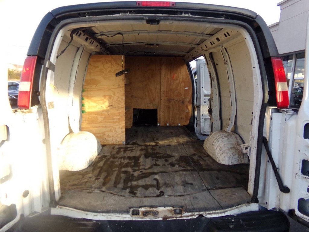 2015 Chevrolet Express Image 13