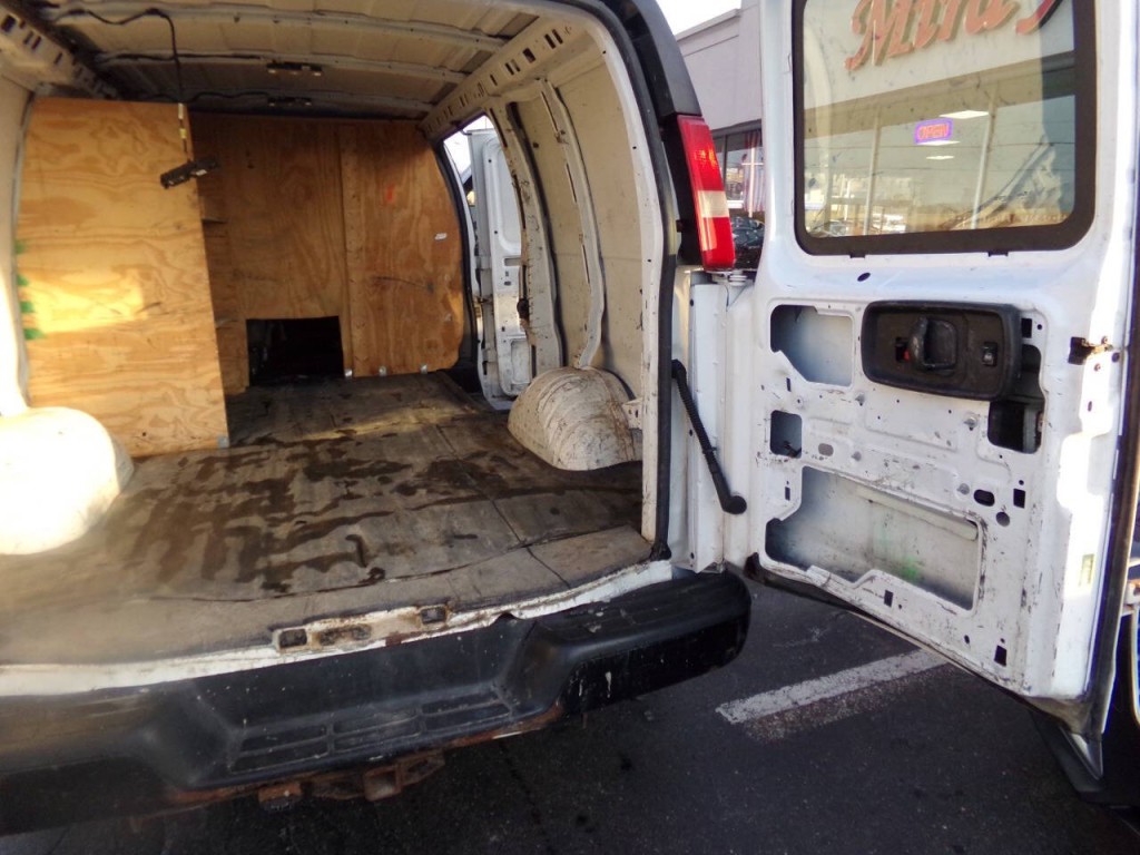 2015 Chevrolet Express Image 14