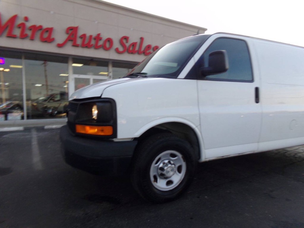 2015 Chevrolet Express Image 19
