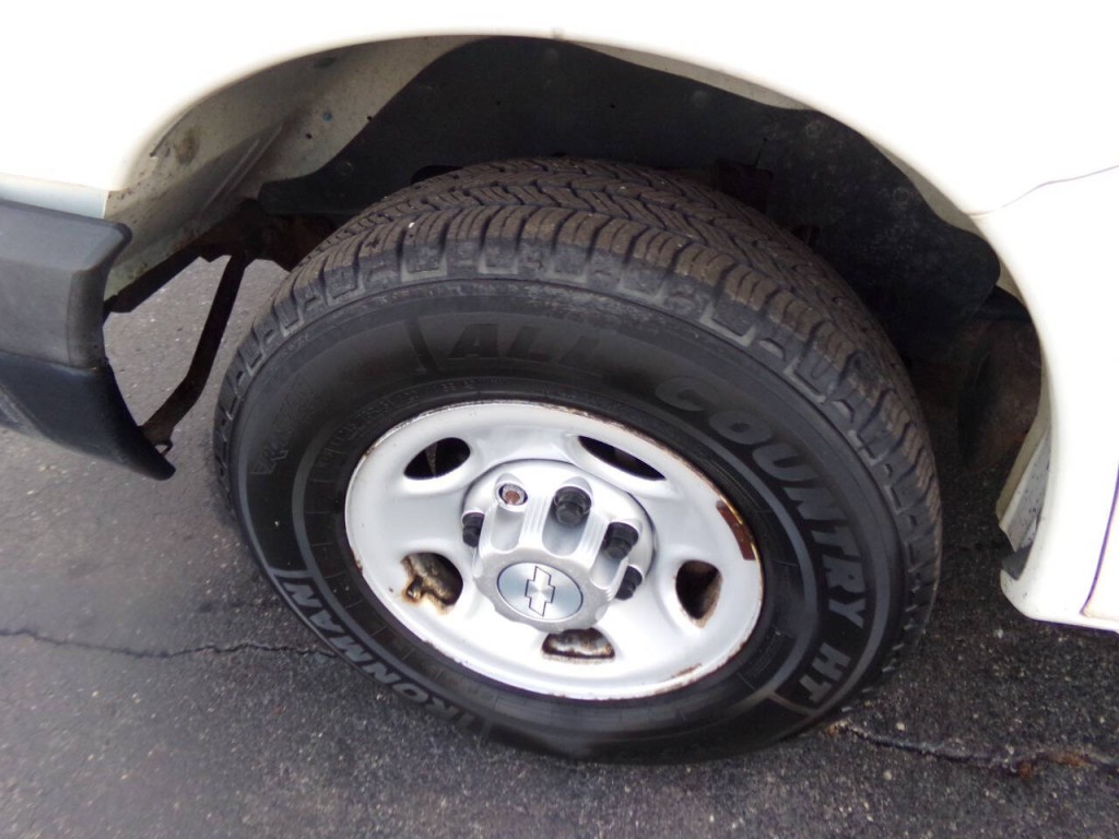 2015 Chevrolet Express Image 20