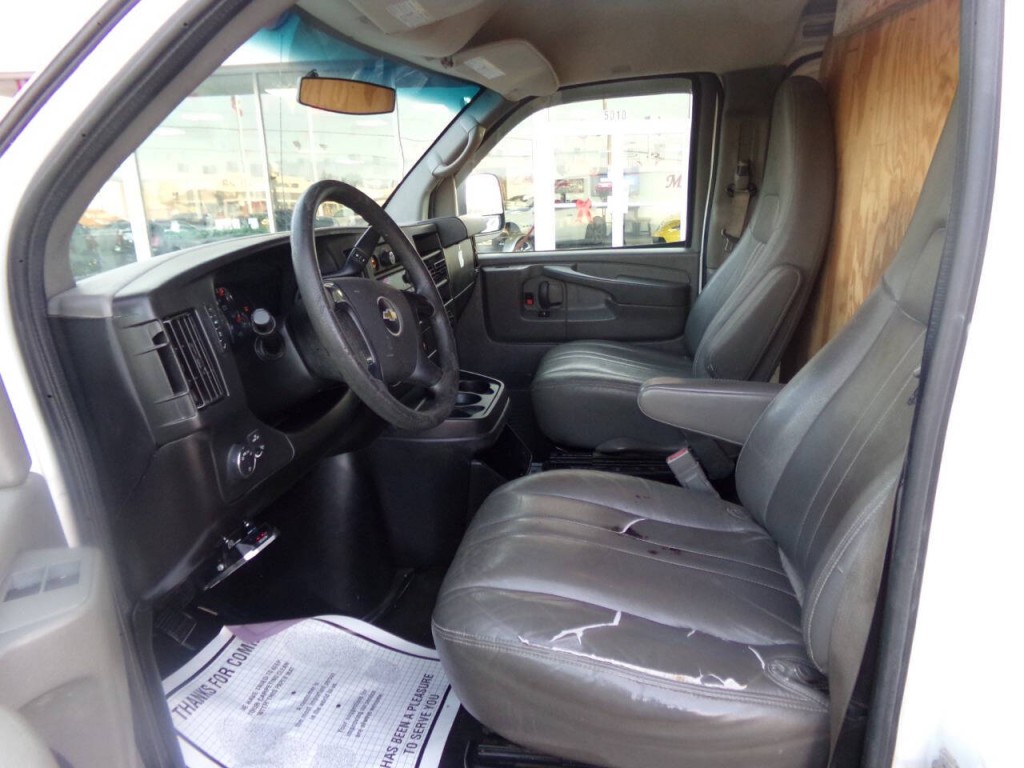 2015 Chevrolet Express Image 21
