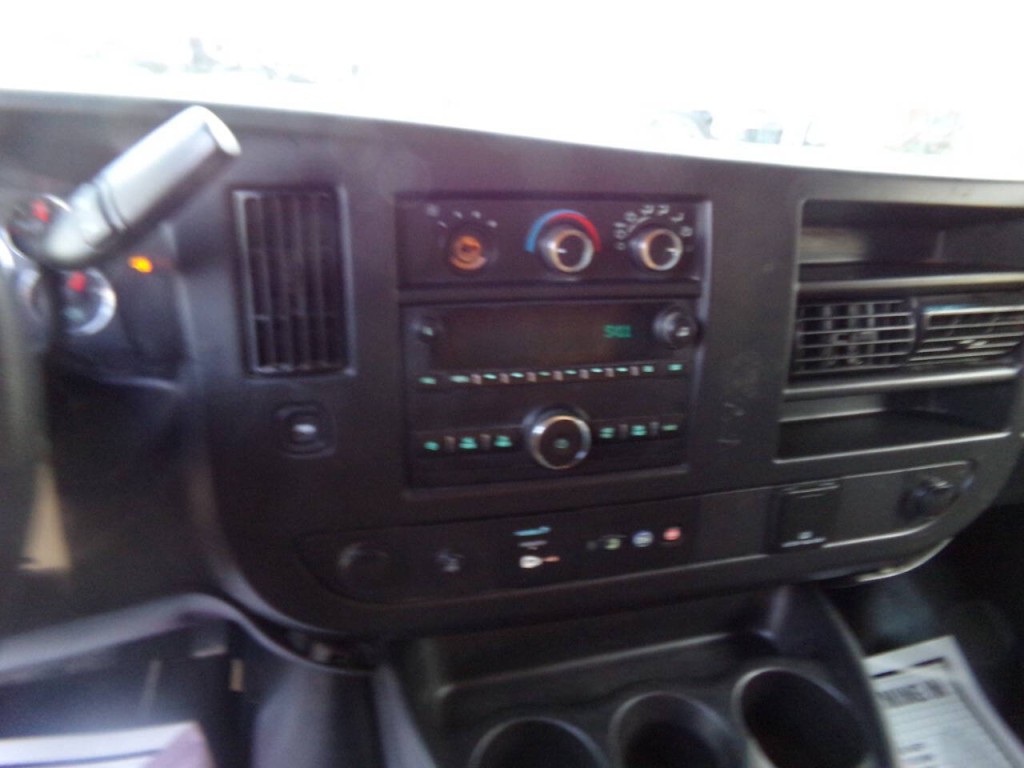 2015 Chevrolet Express Image 27