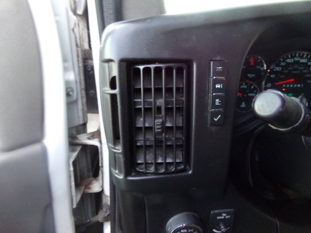 2015 Chevrolet Express Image 31