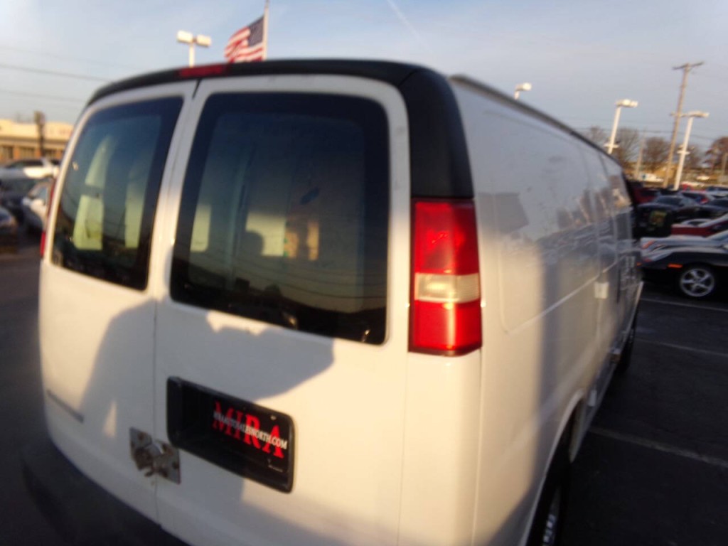 2015 Chevrolet Express Image 38