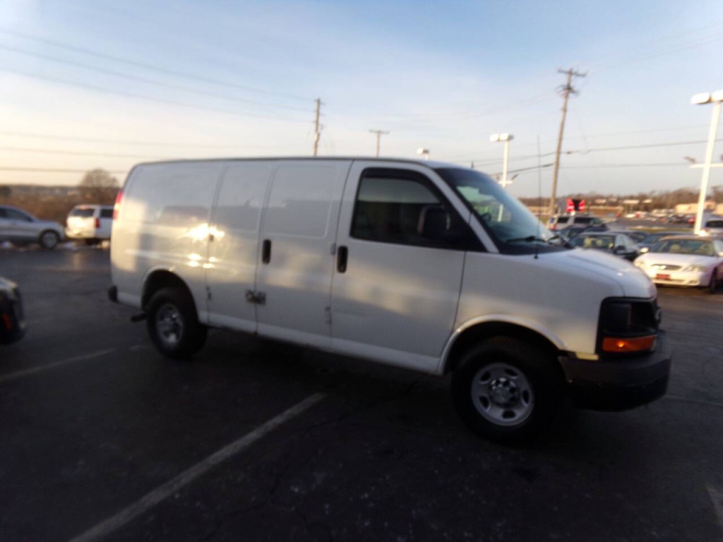 2015 Chevrolet Express Image 40