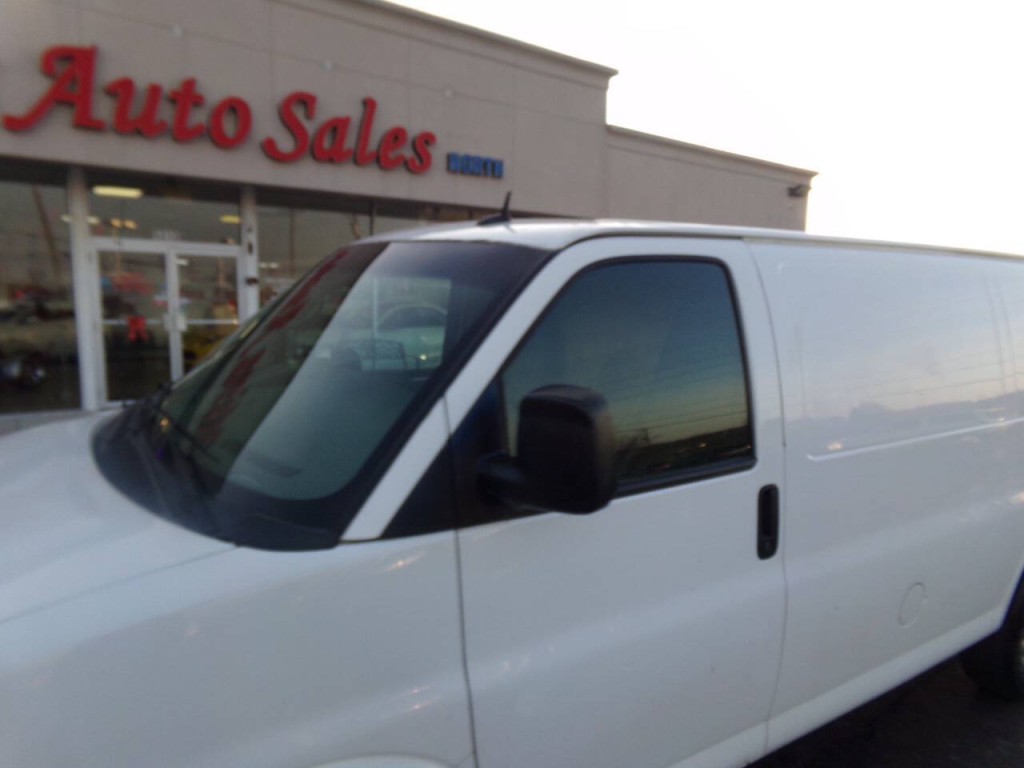 2015 Chevrolet Express Image 41