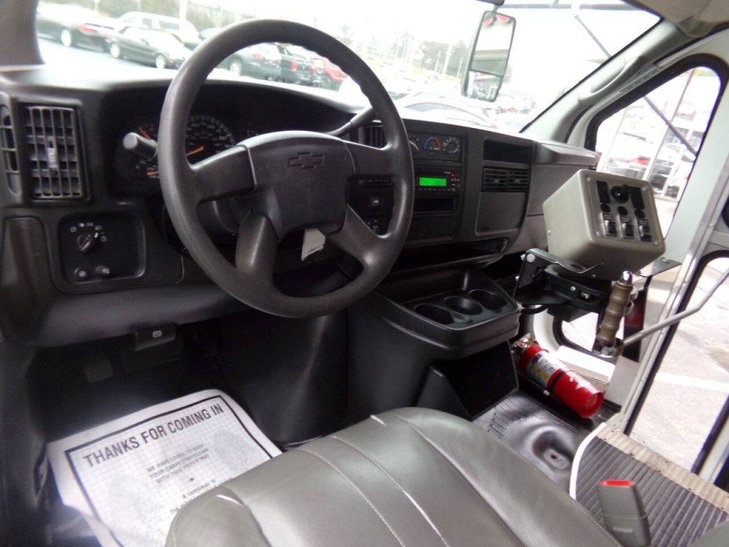 2007 Chevrolet Express Image 8