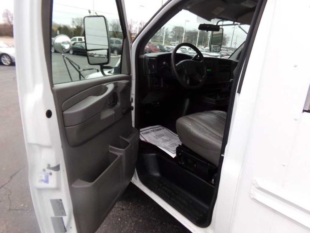 2007 Chevrolet Express Image 10