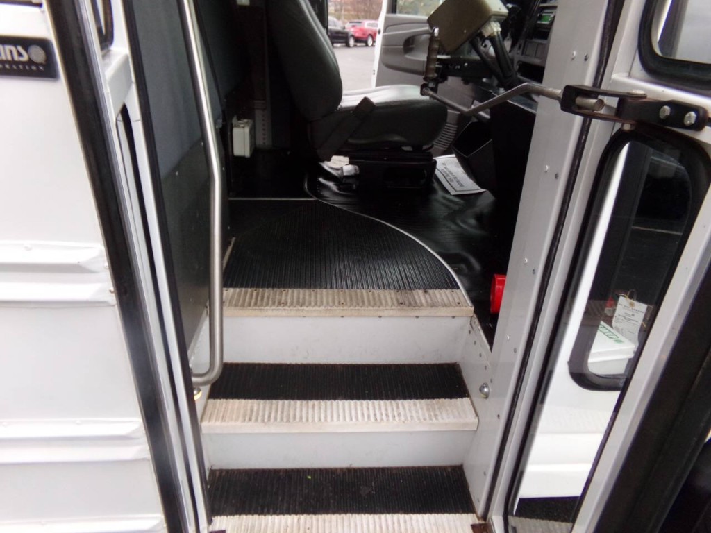 2007 Chevrolet Express Image 13