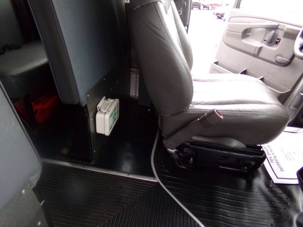 2007 Chevrolet Express Image 15