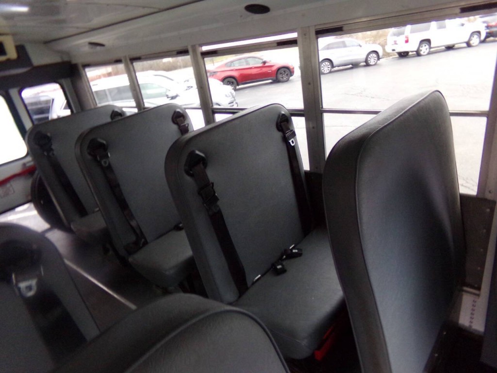 2007 Chevrolet Express Image 16