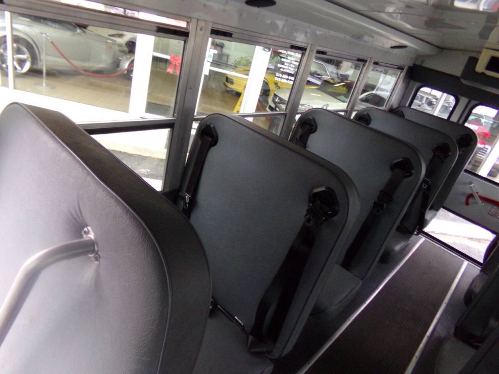 2007 Chevrolet Express Image 17