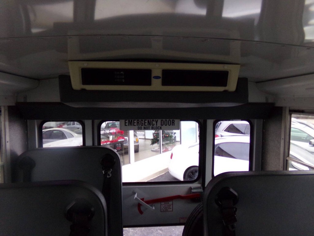 2007 Chevrolet Express Image 18