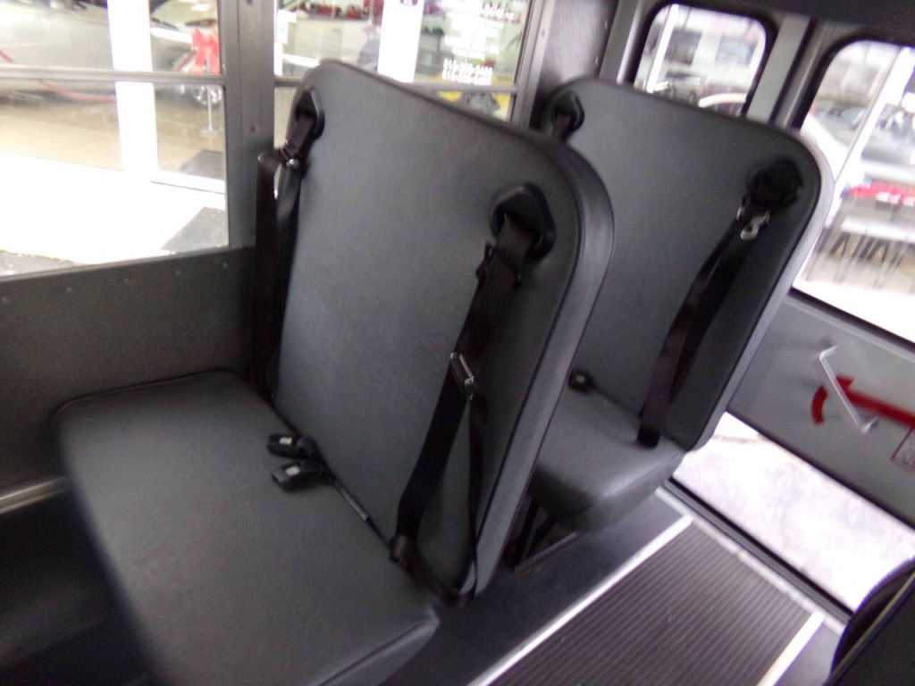 2007 Chevrolet Express Image 19