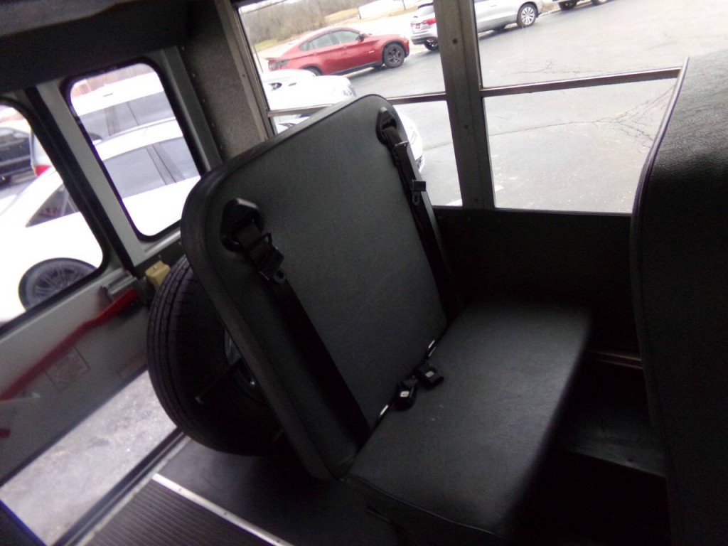 2007 Chevrolet Express Image 20