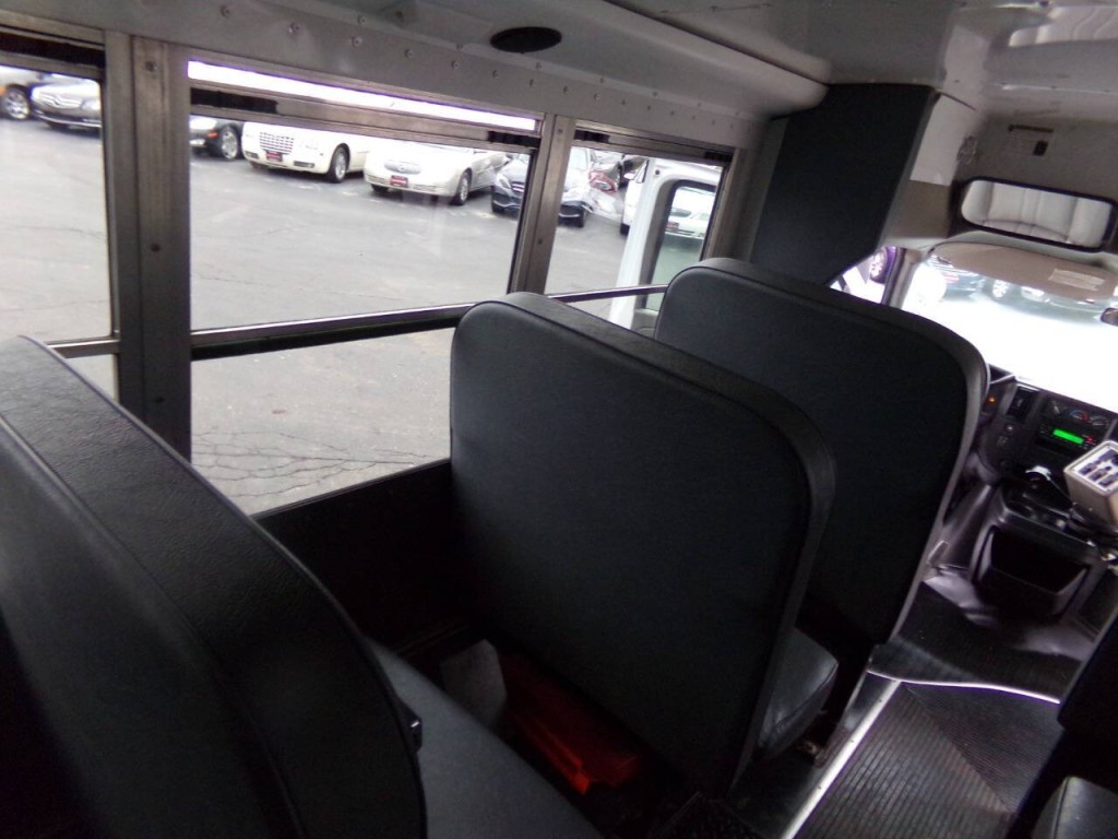 2007 Chevrolet Express Image 22