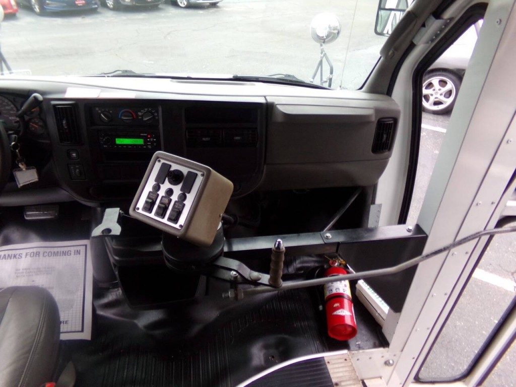 2007 Chevrolet Express Image 24