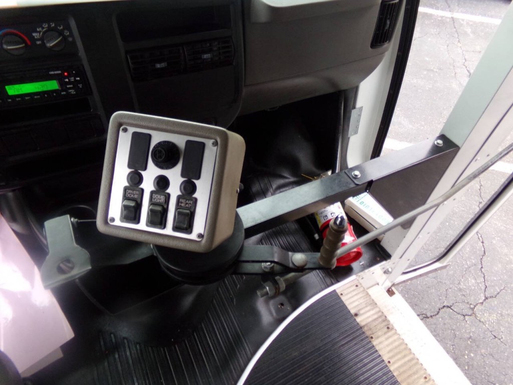 2007 Chevrolet Express Image 26