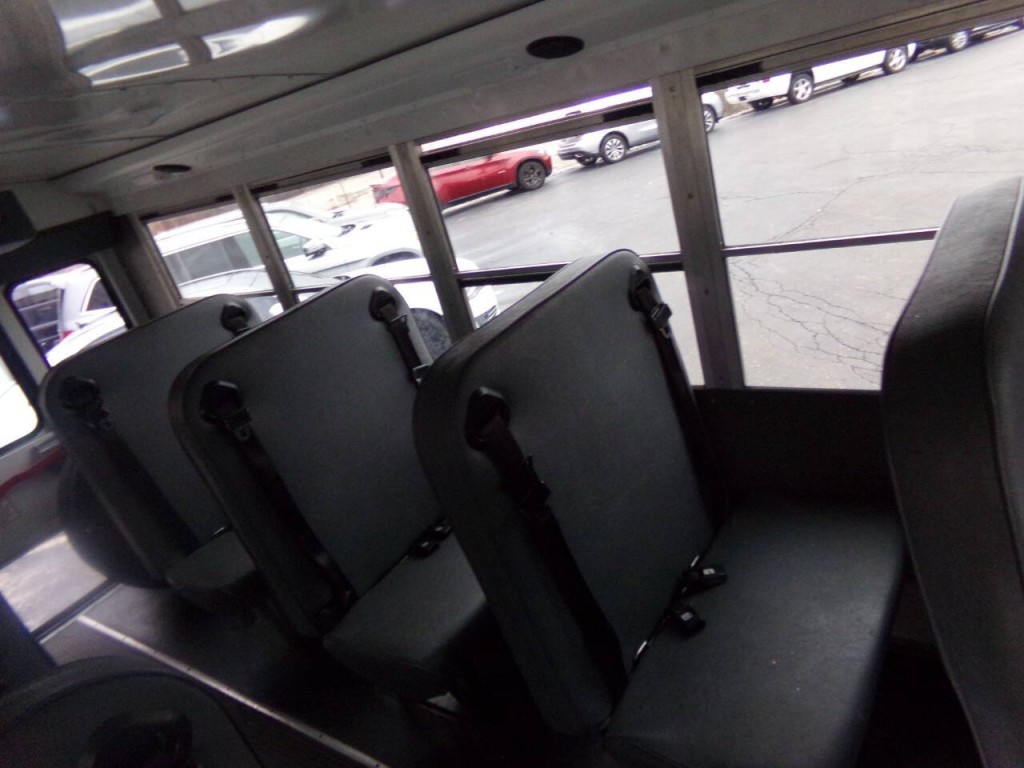 2007 Chevrolet Express Image 27