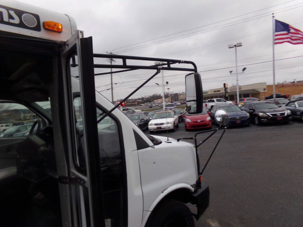 2007 Chevrolet Express Image 35