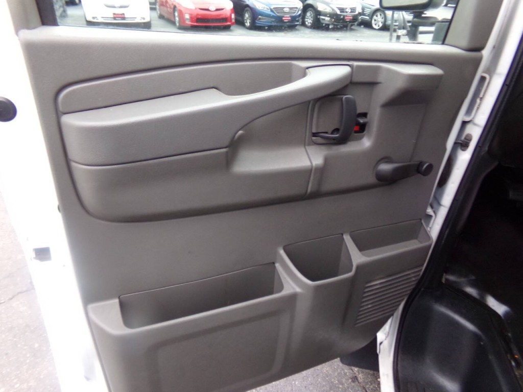 2007 Chevrolet Express Image 37