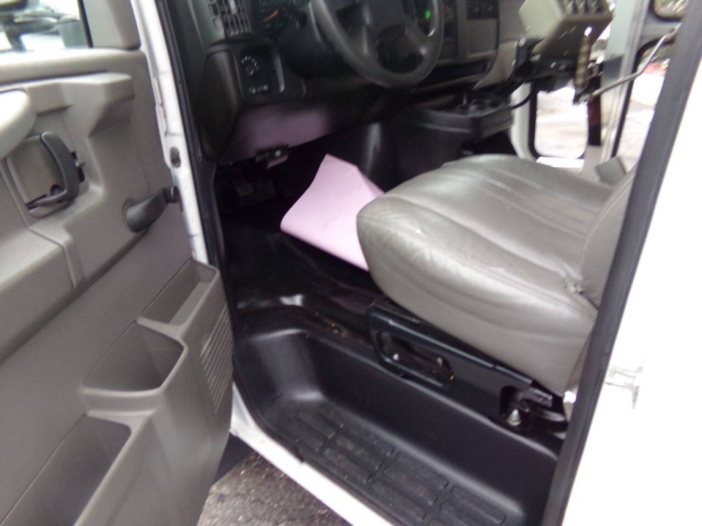 2007 Chevrolet Express Image 51
