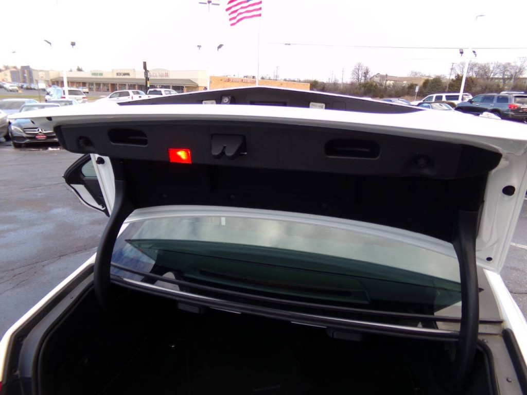 2015 Mercedes-Benz E-Class Image 18