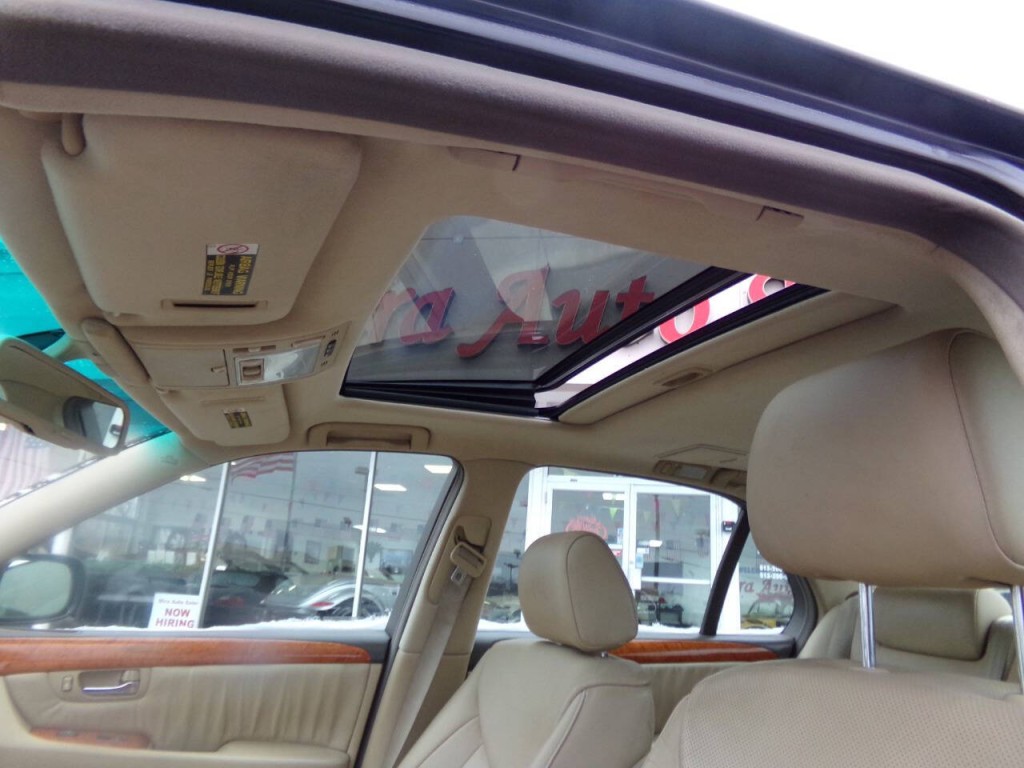 2005 Lexus LS 430 Image 10