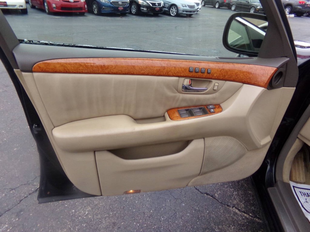 2005 Lexus LS 430 Image 11