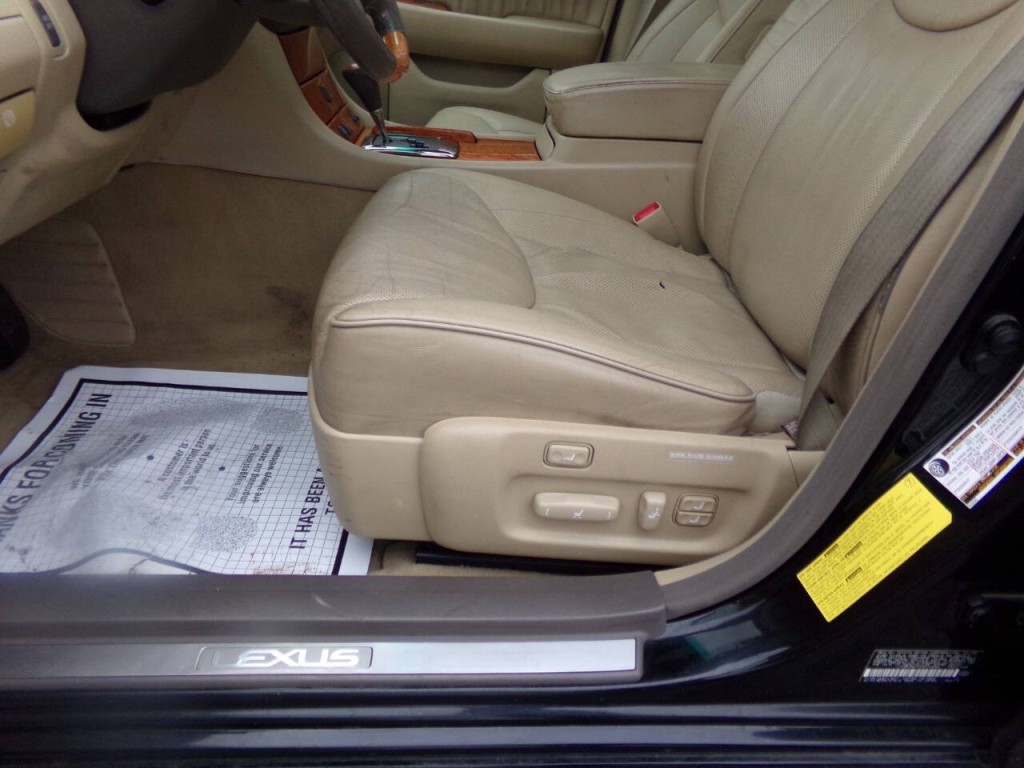 2005 Lexus LS 430 Image 12