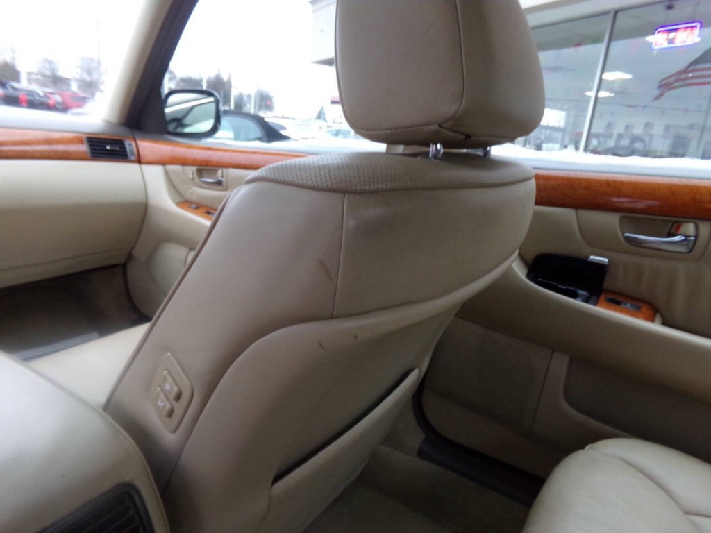 2005 Lexus LS 430 Image 21