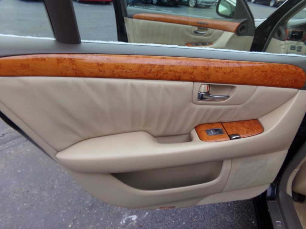 2005 Lexus LS 430 Image 23